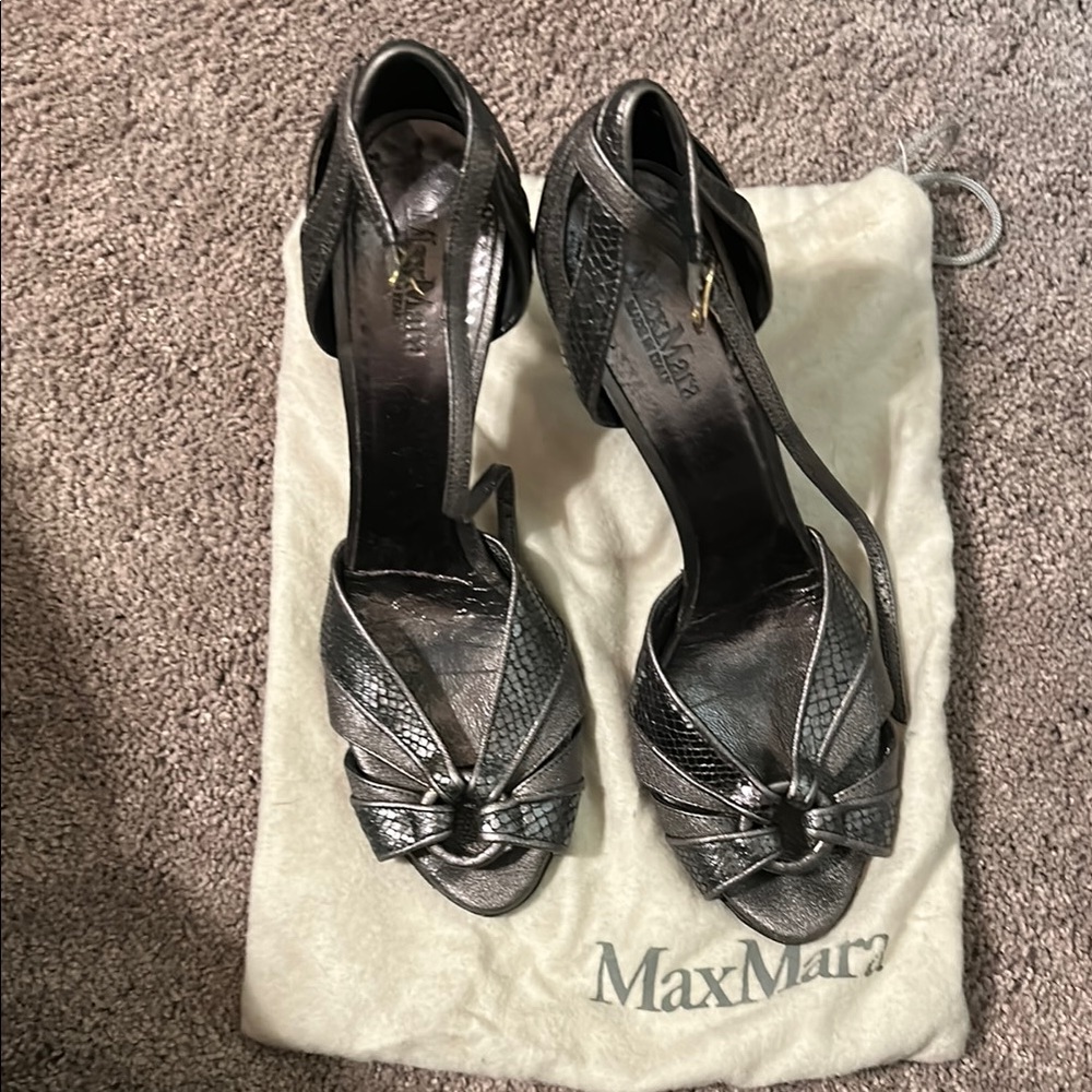 MaxMara Black Heels Elegant and Timeless